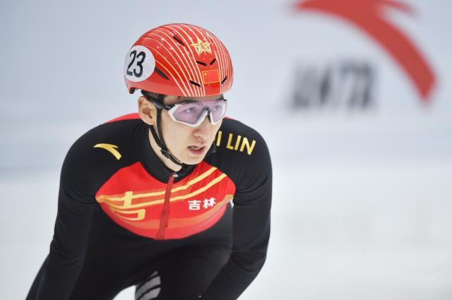 开云下载-短道复赛武大靖状态起伏 李靳宇男队新秀各有惊喜